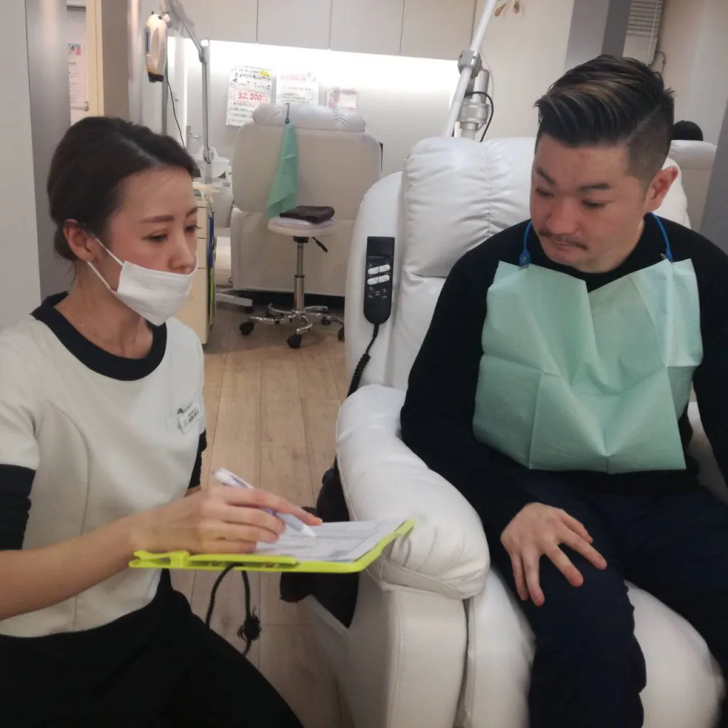 ホワイトニングの説明を受ける